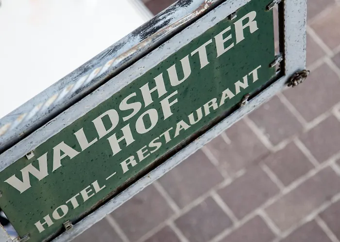 & Restaurant Waldshuter Hof ולדסהוט-טינגן